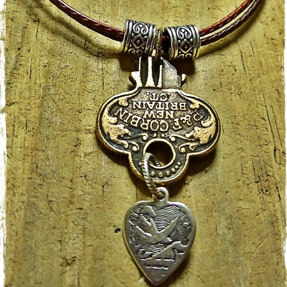 Antiqued Vintage Key & Sparrow Necklace - Picture 2 of 7